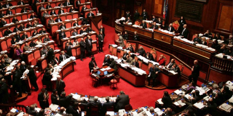 Immagine che mostra un dibattito parlamentare in corso